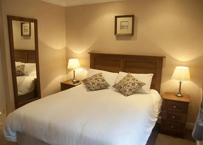 Hillview Self Catering Апартаменты *
